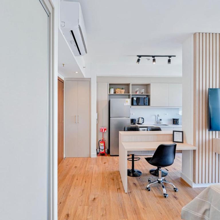 Chic & Cozy Apartment near Shopping del Sol - Deluxe Queen Studio - 2