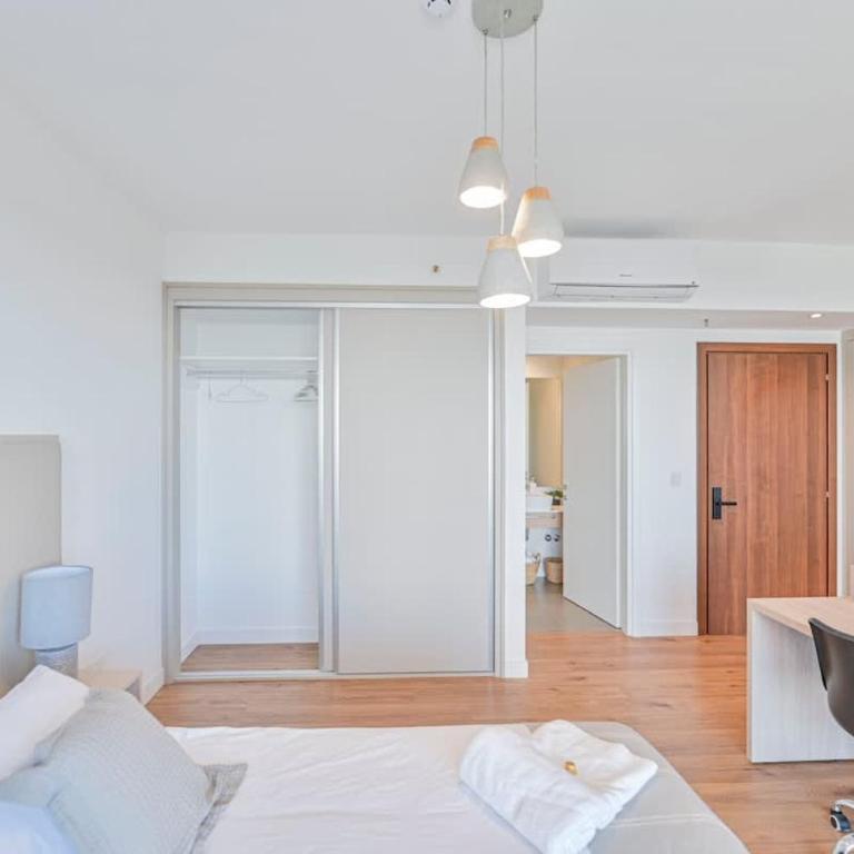 Chic & Cozy Apartment near Shopping del Sol - Deluxe Queen Studio - 6