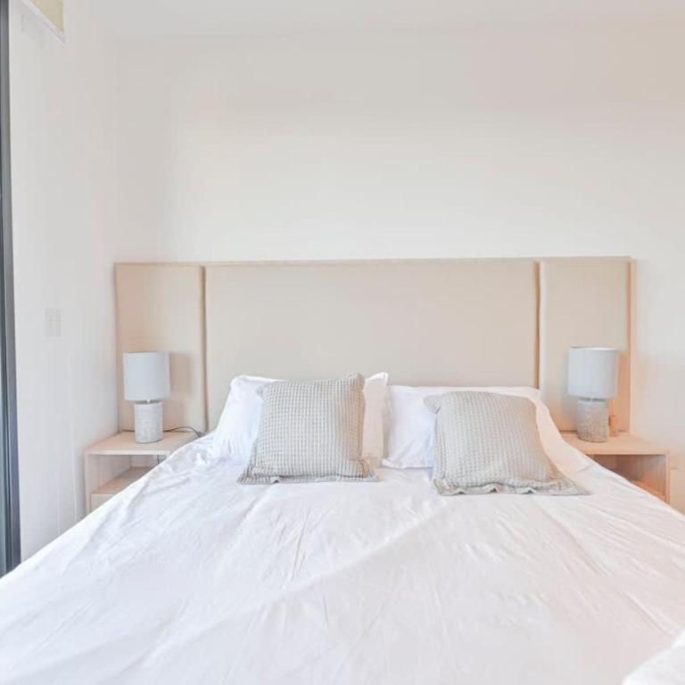 Chic & Cozy Apartment near Shopping del Sol - Deluxe Queen Studio - 7