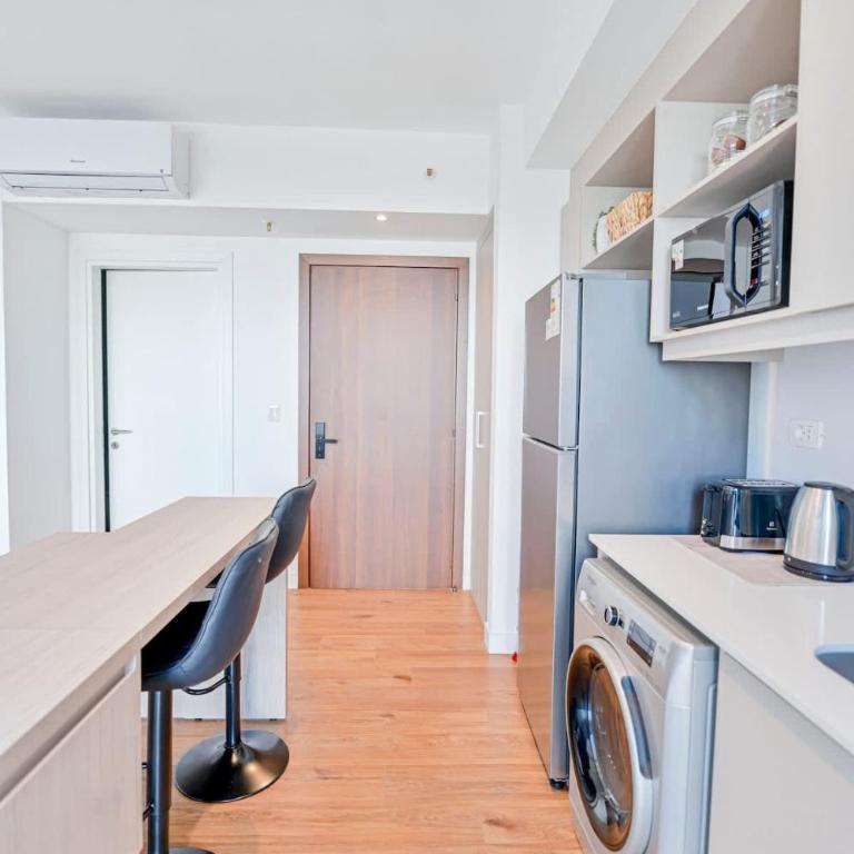 Chic & Cozy Apartment near Shopping del Sol - Deluxe Queen Studio - 10