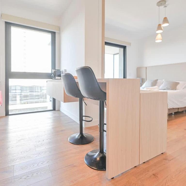 Chic & Cozy Apartment near Shopping del Sol - Deluxe Queen Studio - 11