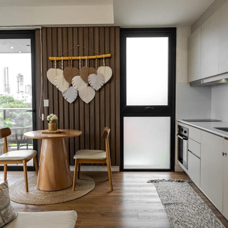Cozy loft within walking distance of everything - One-Bedroom Apartment - 2
