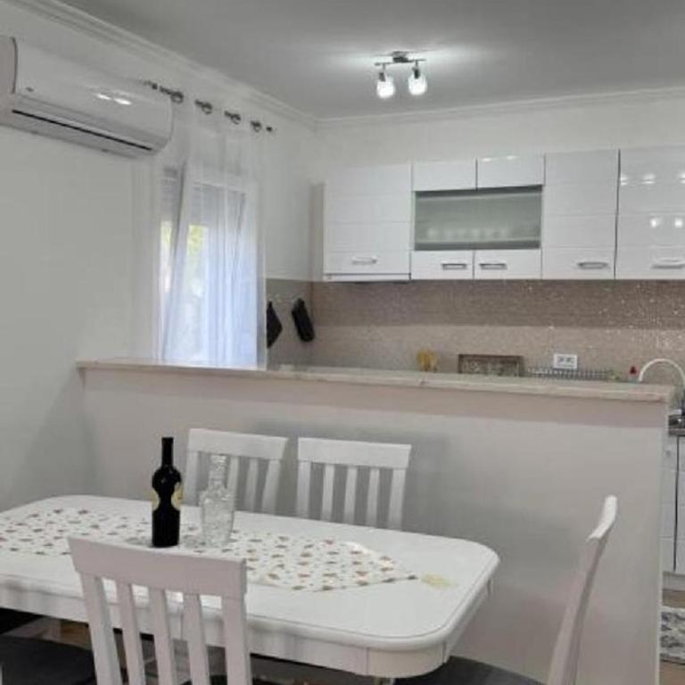 Guest House Lukic - Apartment - 4
