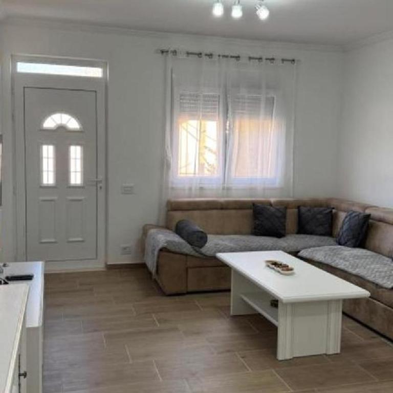 Guest House Lukic - Apartment - 18
