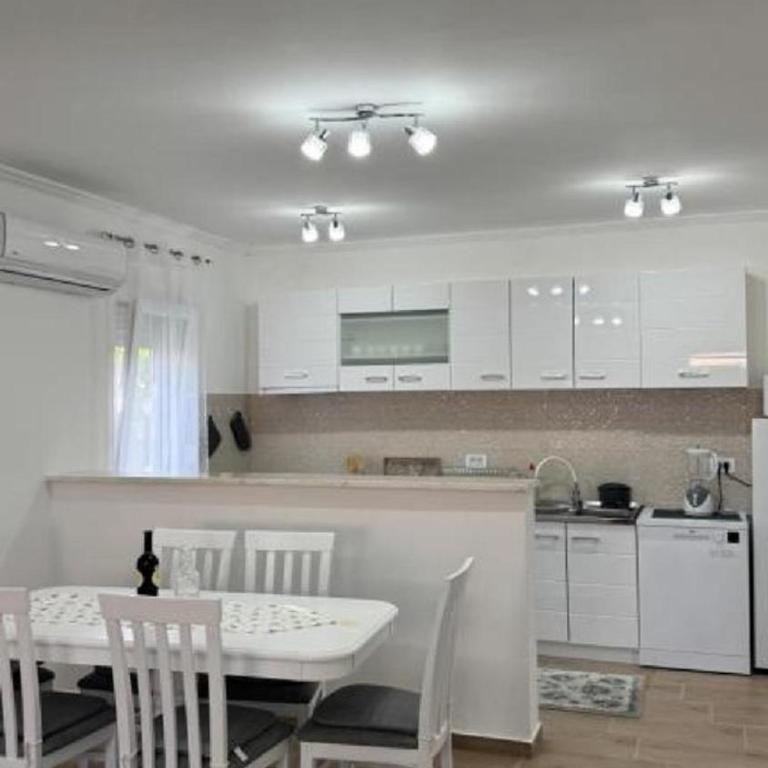 Guest House Lukic - Apartment - 22