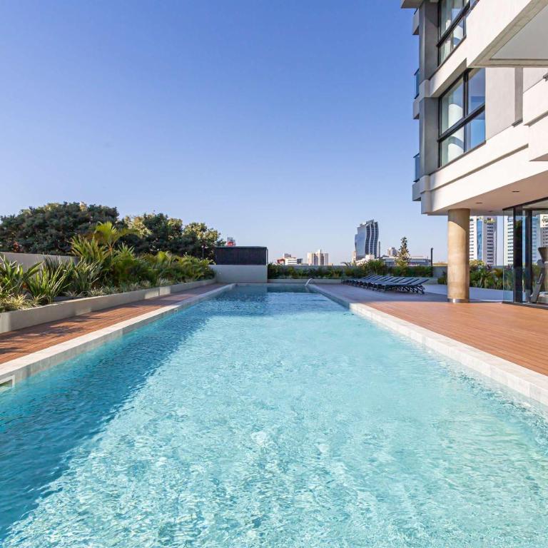 Stylish Retreat Steps from Shopping del Sol - Apartment - 20