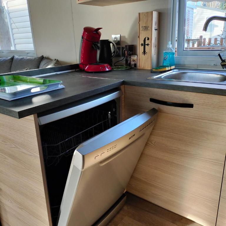 Mobile homes confortables en camping 4 étoiles - Three-Bedroom Apartment - 9