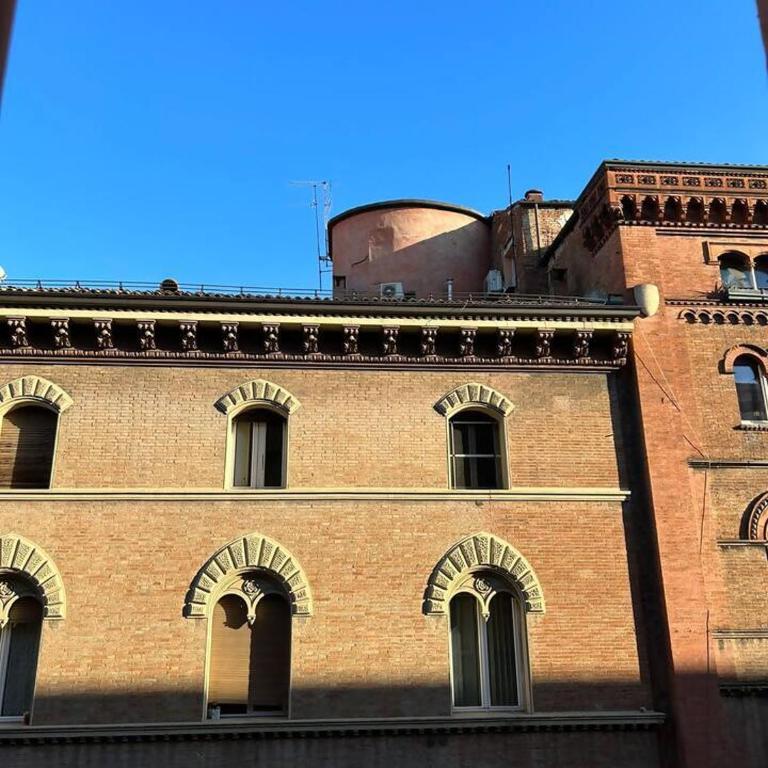 Suite in the Center of Bologna by Synergy Up to 4 Guests - Casa con 1 Camera da Letto - 39
