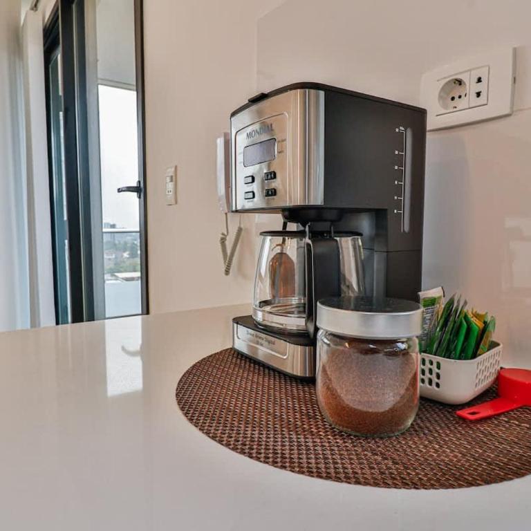Large Apartment Just Steps from Shopping del Sol - Apartamento - 7