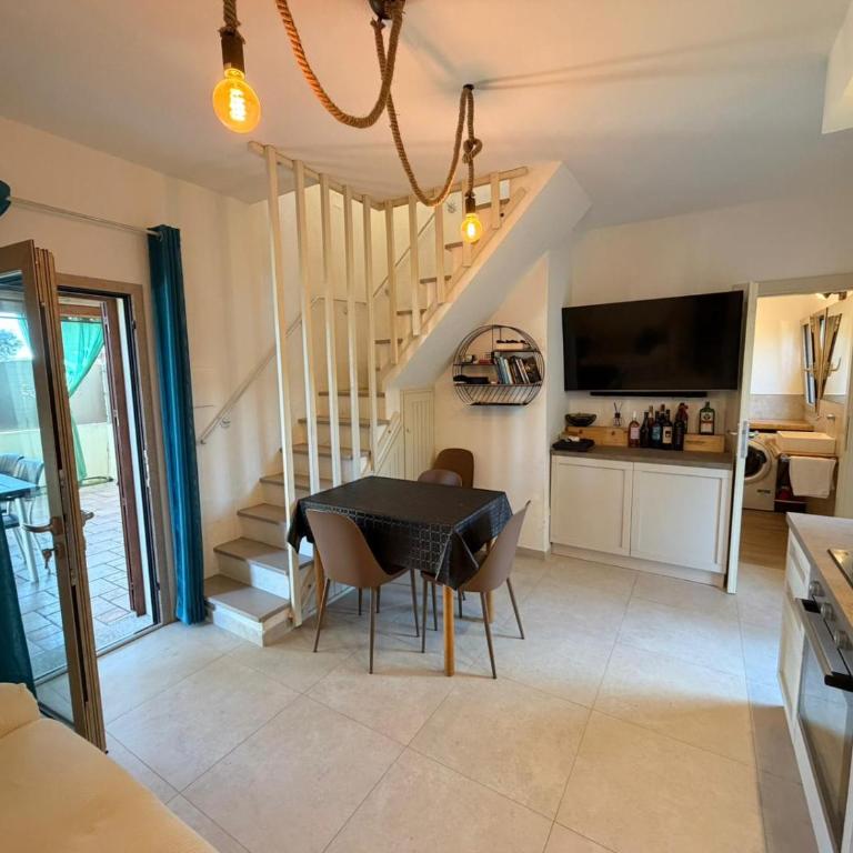 Villa Fiorella - Appartamento con 2 Camere da Letto - 10