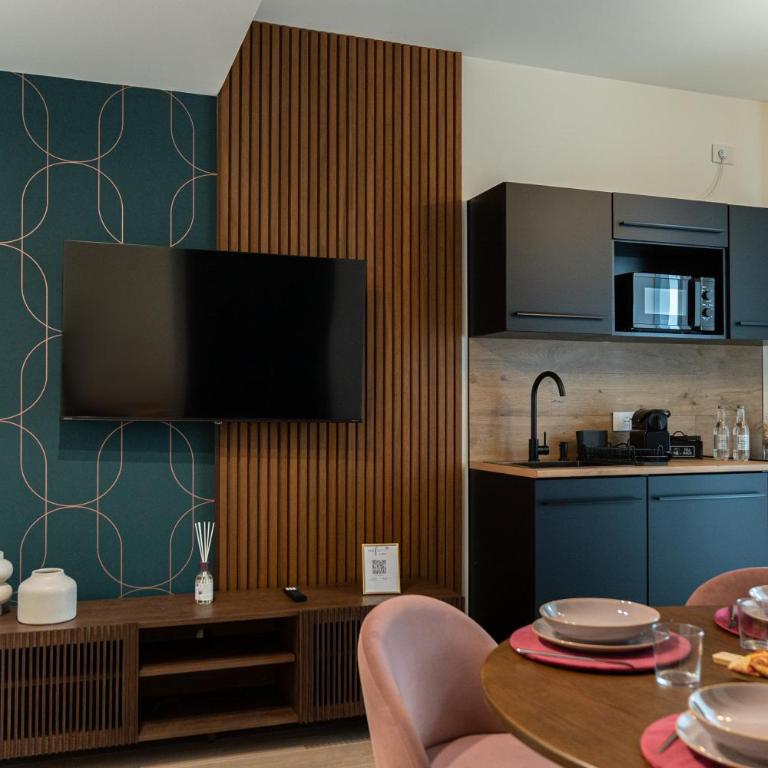 AM156 Bari Apt 239 Modern Urban Suite with Terrace & WiFi - Appartamento Superior con 1 Camera da Letto e Balcone - 8