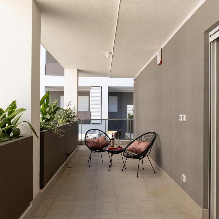 AM156 Bari Apt 239 Modern Urban Suite with Terrace & WiFi - Appartamento Superior con 1 Camera da Letto e Balcone - 25