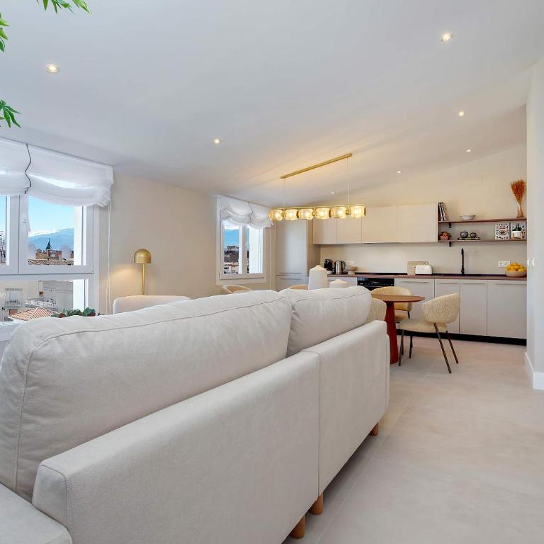 Genteel Home San Anton Granada - Four-Bedroom Penthouse Apartment - 2