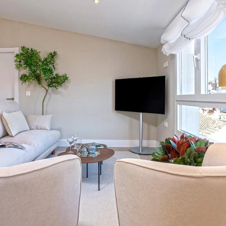 Genteel Home San Anton Granada - Four-Bedroom Penthouse Apartment - 7