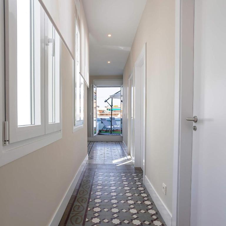 Genteel Home San Anton Granada - Four-Bedroom Penthouse Apartment - 14