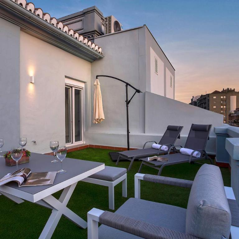 Genteel Home San Anton Granada - Four-Bedroom Penthouse Apartment - 22