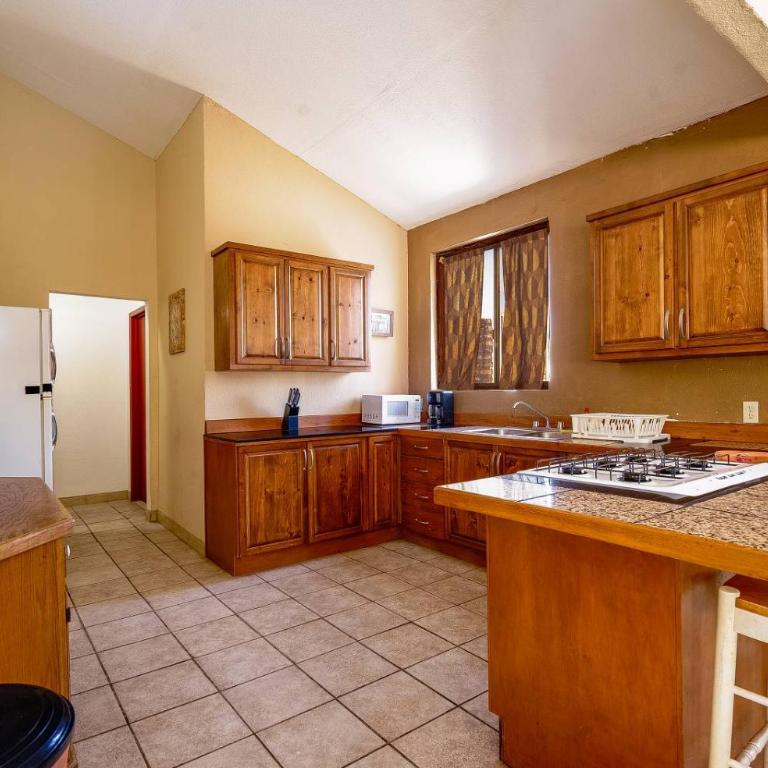 3 bedroom Beach side home away from home - Casa - 5