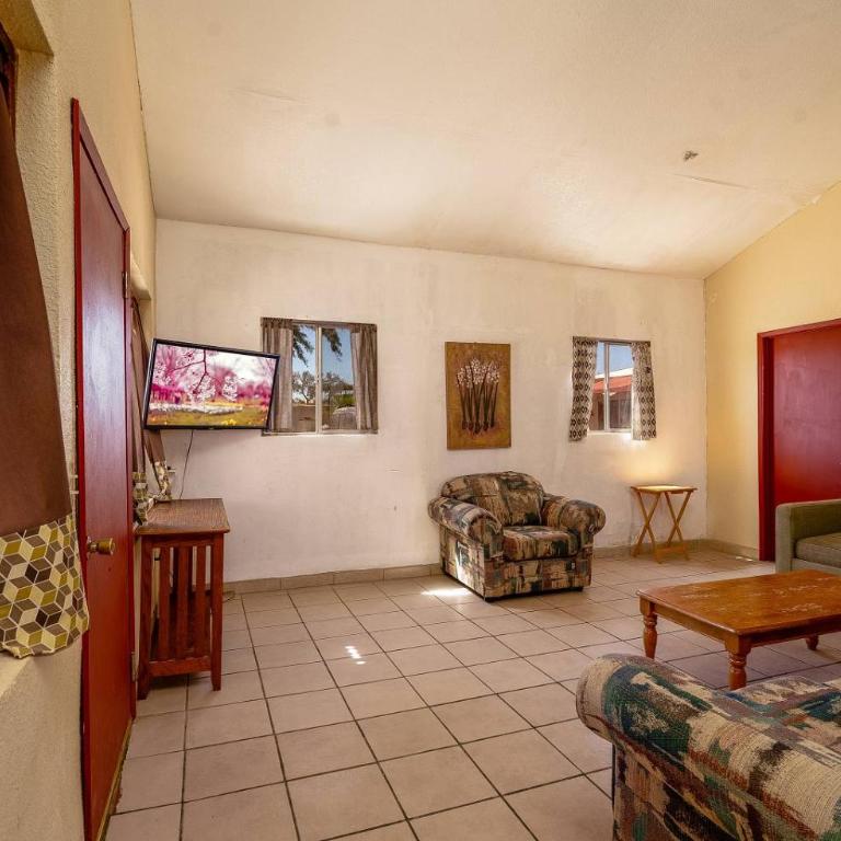 3 bedroom Beach side home away from home - Casa - 10