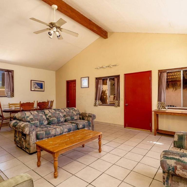 3 bedroom Beach side home away from home - Casa - 12