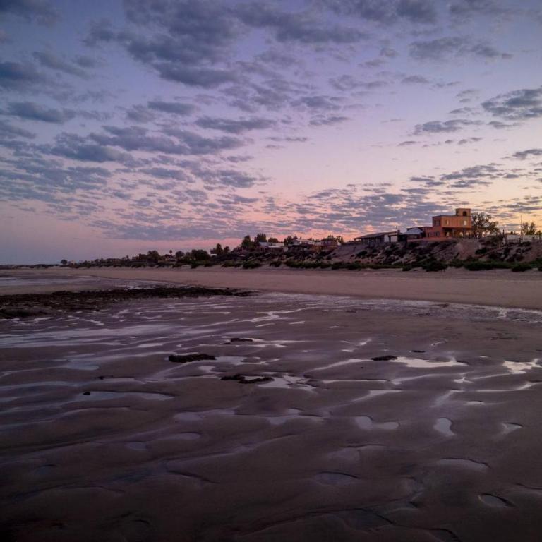 3 bedroom Beach side home away from home - Casa - 26