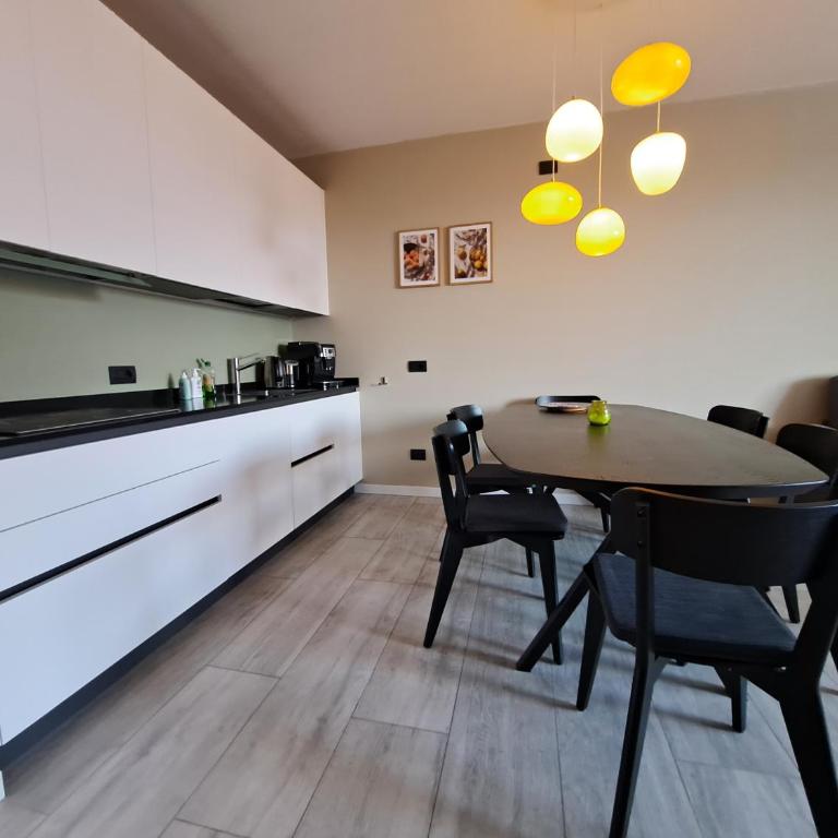 Immobillario - Casa Luna - Appartamento con 2 Camere da Letto e Vista Lago - 2