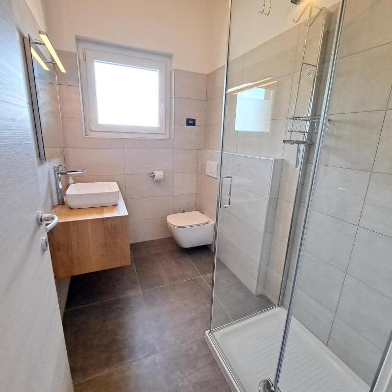 Immobillario - Casa Luna - Appartamento con 2 Camere da Letto e Vista Lago - 4