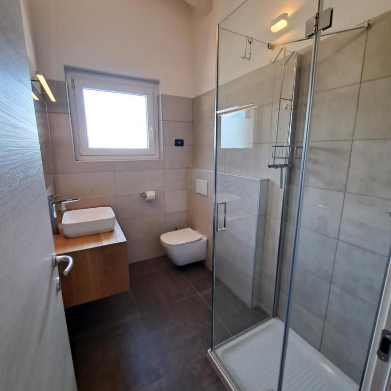 Immobillario - Casa Luna - Appartamento con 2 Camere da Letto e Vista Lago - 6
