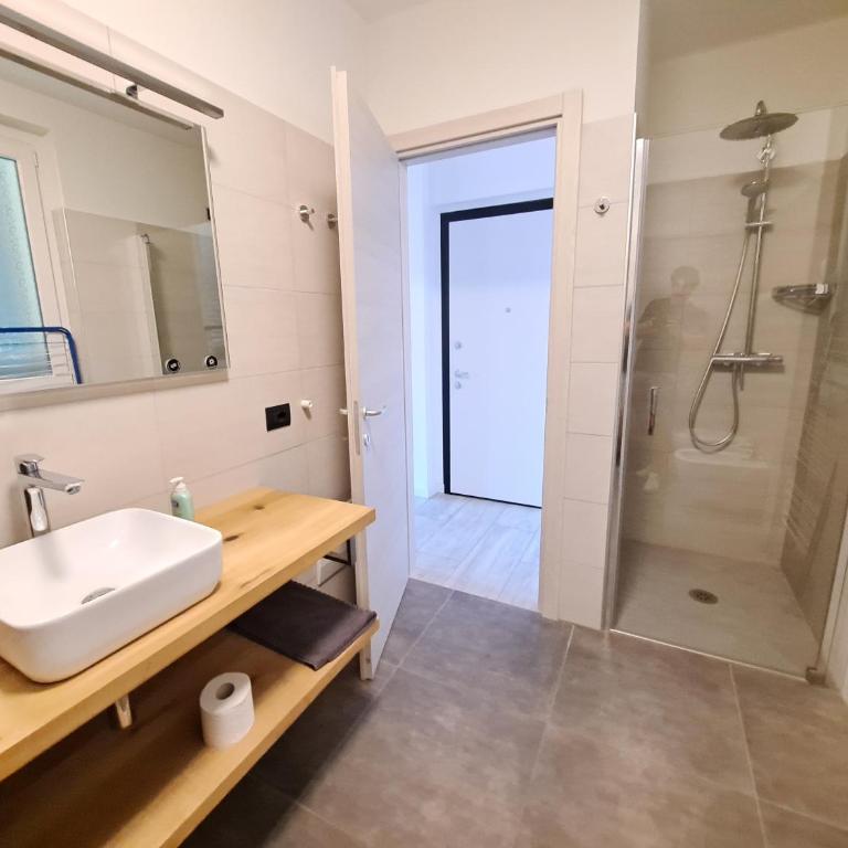 Immobillario - Casa Luna - Appartamento con 2 Camere da Letto e Vista Lago - 19