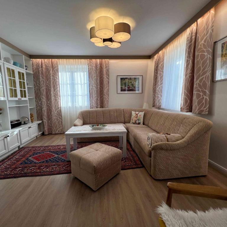 ALTSTADT-APARTMENTS Bad Radkersburg - Ihr Zuhause auf Reisen - Gediegene 88 m² Ferienwohnung „Weißburgunder“ - 1. OG Terrasse Innenhof - 20