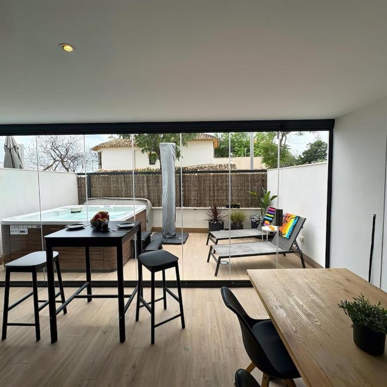 Terrace Private Jacuzzi - City Centre - Apartamento de 2 dormitorios - 10