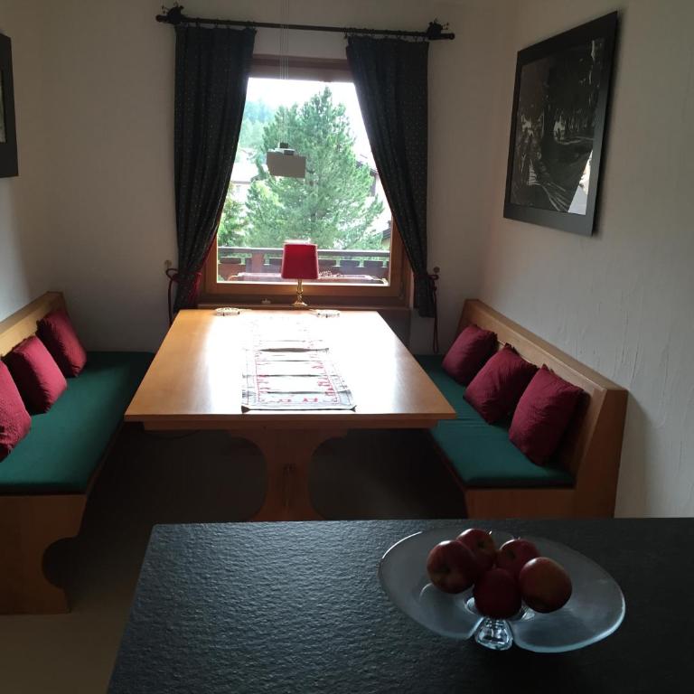 Apartments Chesa Guardaval - Großes Apartment mit 2 Schlafzimmern und einem Balkon - 16