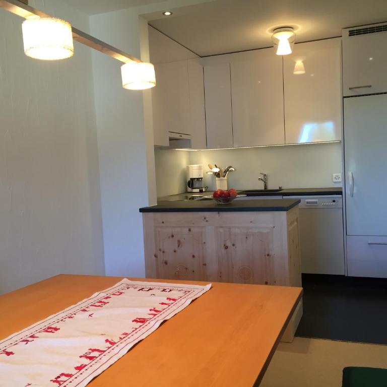 Apartments Chesa Guardaval - Großes Apartment mit 2 Schlafzimmern und einem Balkon - 17