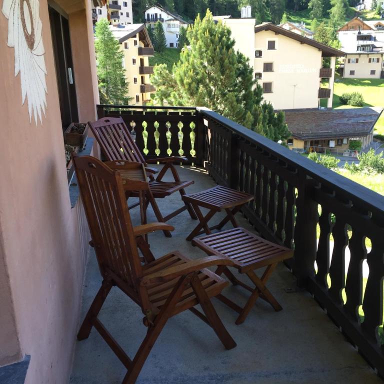 Apartments Chesa Guardaval - Großes Apartment mit 2 Schlafzimmern und einem Balkon - 18