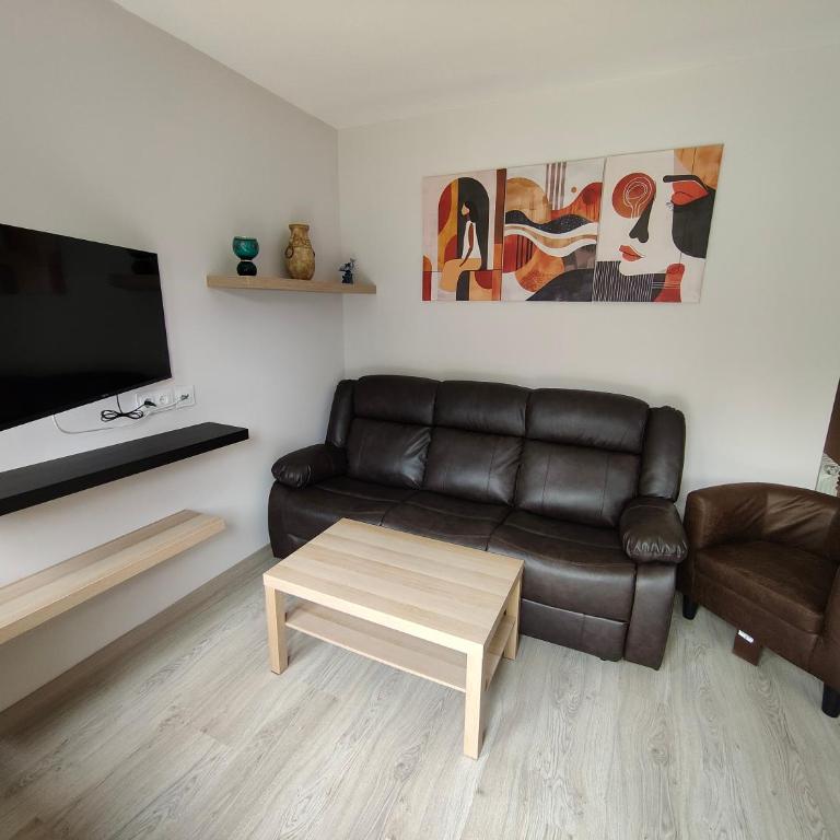 Casa Villana - Three-Bedroom Apartment - 18
