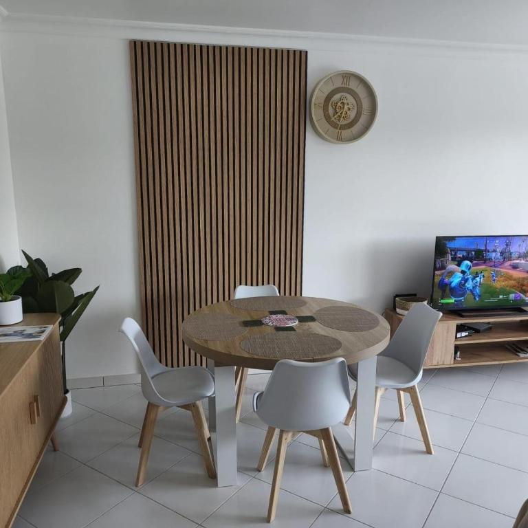 Apartment with private garden, Pool & beach 150 m - Appartement 2 Chambres - 3