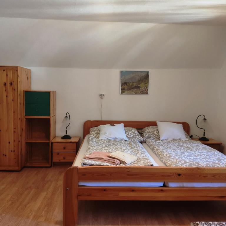 Haus STERNENBLICK - Privatzimmer im Naturpark Sölktäler - Familienzimmer mit Balkon - 1