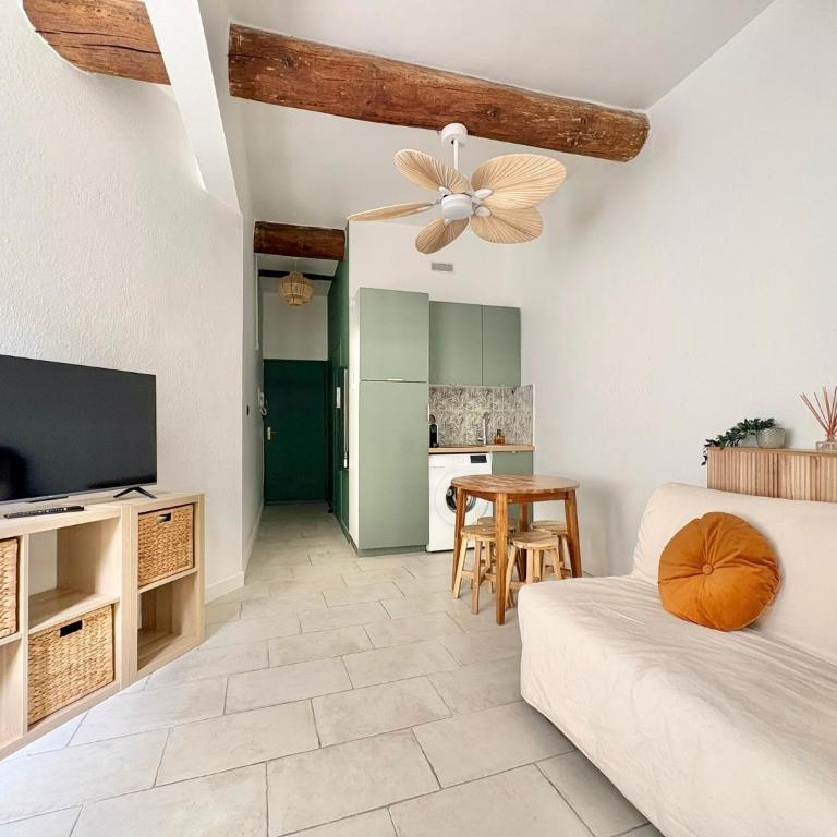 T2 rénové avec parking à 400m des Arènes de Nîmes - Apartamento de 1 dormitorio - 3