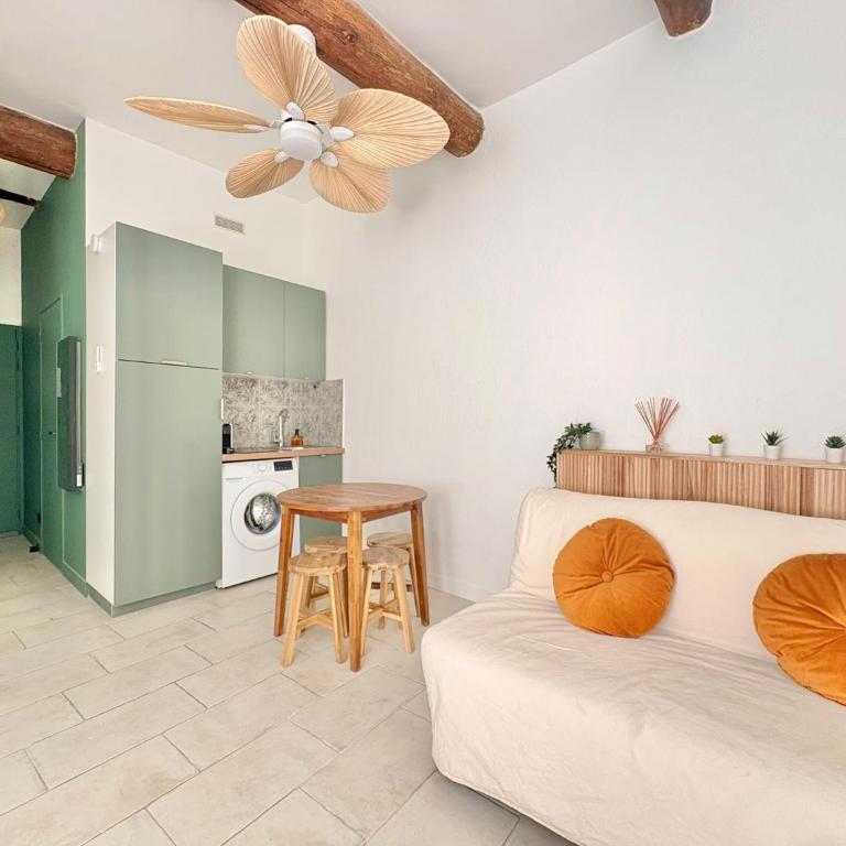 T2 rénové avec parking à 400m des Arènes de Nîmes - Apartamento de 1 dormitorio - 4