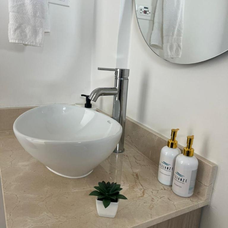 Allianze Apartahotel - Three-Bedroom Apartment - 12