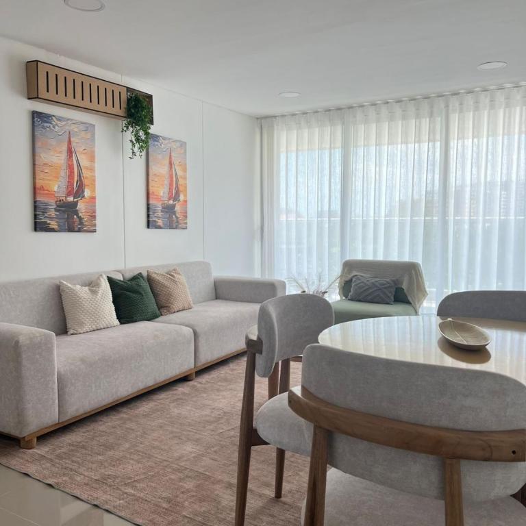 Allianze Apartahotel - Three-Bedroom Apartment - 14