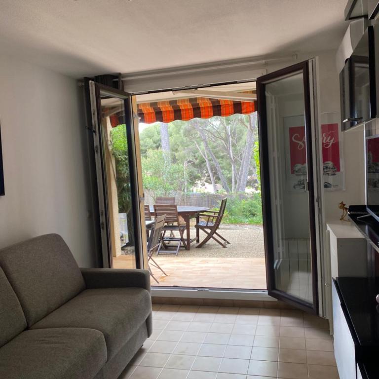 T2 Rez de jardin 300m Plage de Beaucours Sanary sur Mer - Apartment - Erdgeschoss - 8