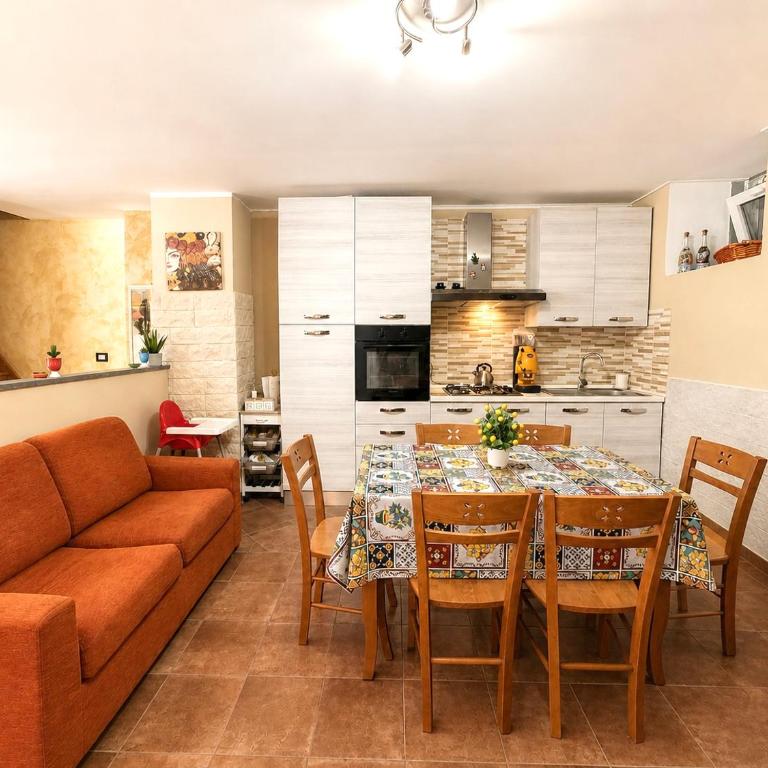 Casa Dei Nonni - Catania City Center Apartment near Duomo - Three-Bedroom House - 5