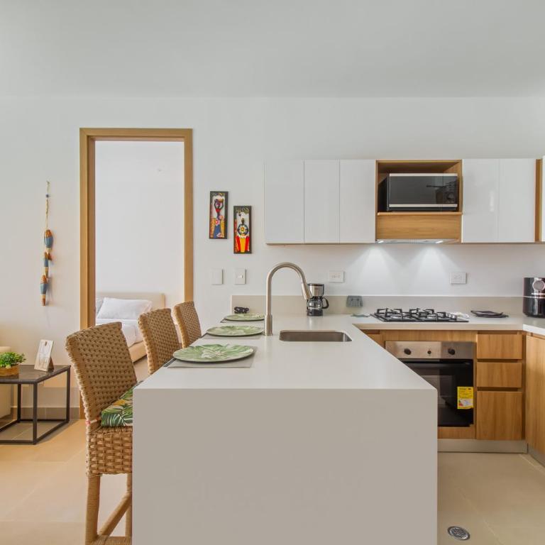 Baia Kristal Cartagena by HostPro - Two-Bedroom Apartment with Lake View - 5