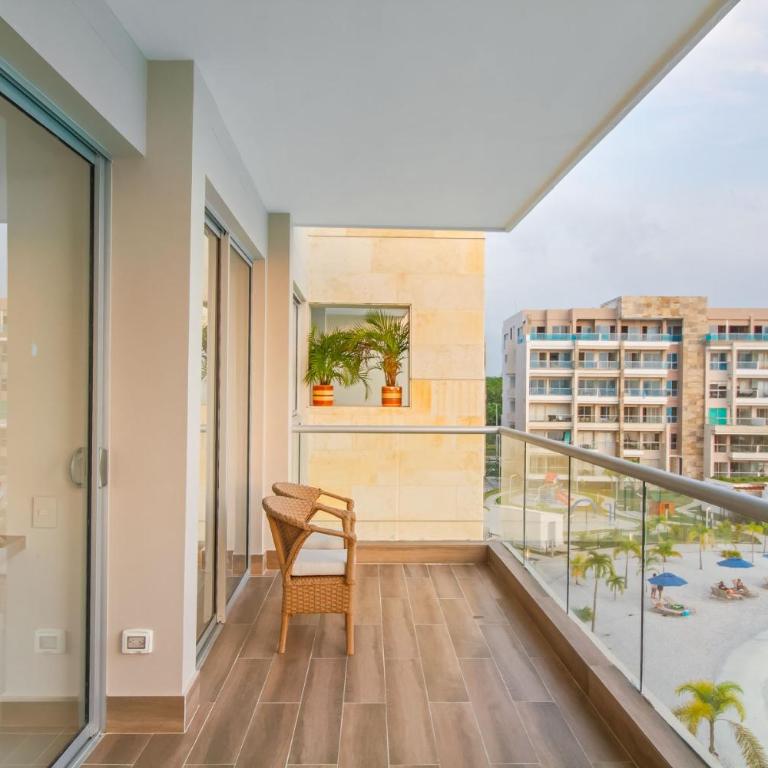 Baia Kristal Cartagena by HostPro - Two-Bedroom Apartment with Lake View - 9