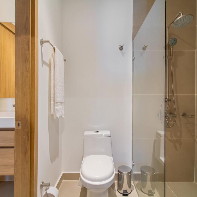 Baia Kristal Cartagena by HostPro - Two-Bedroom Apartment with Lake View - 13