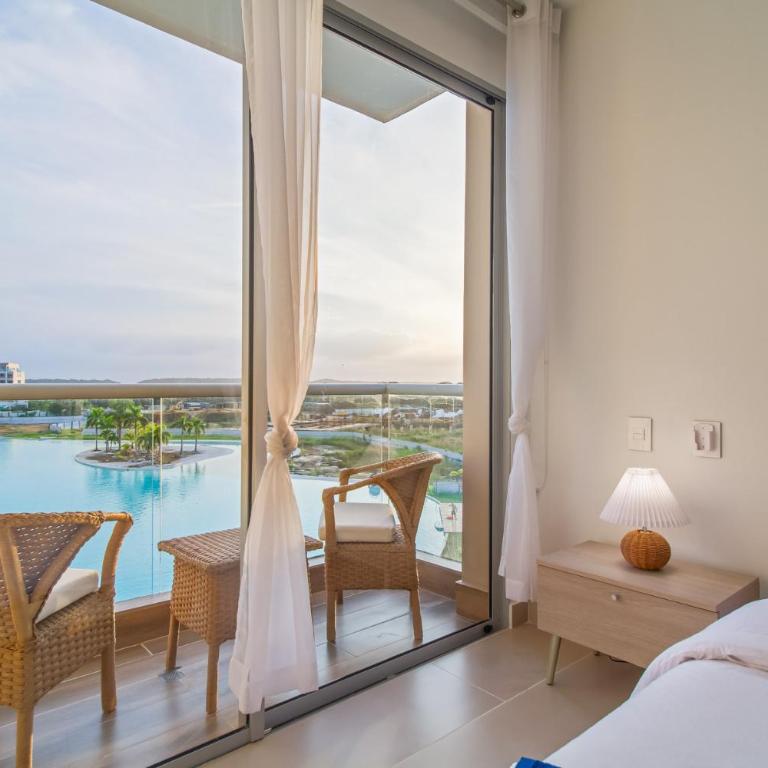 Baia Kristal Cartagena by HostPro - Two-Bedroom Apartment with Lake View - 16