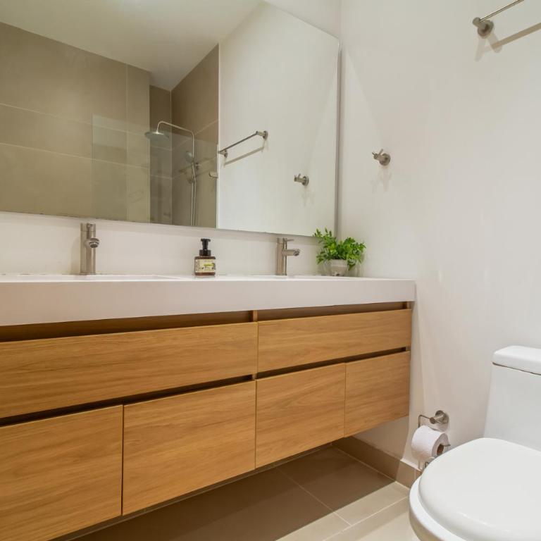 Baia Kristal Cartagena by HostPro - Two-Bedroom Apartment with Lake View - 20