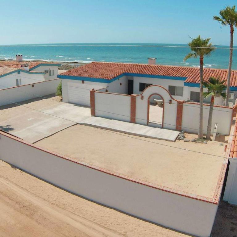 Beautiful Beachfront Home Casa de Veranos - Apartment - 8