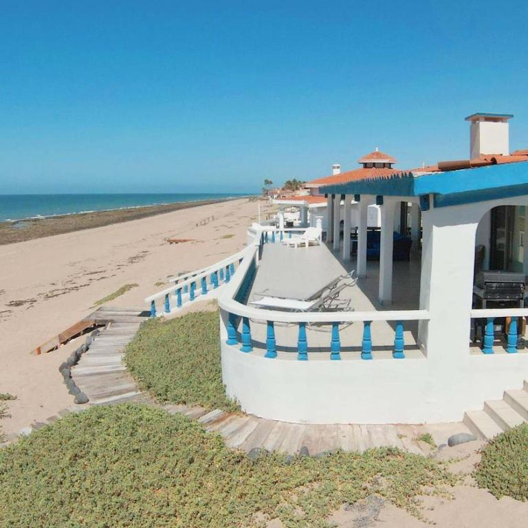 Beautiful Beachfront Home Casa de Veranos - Apartment - 24