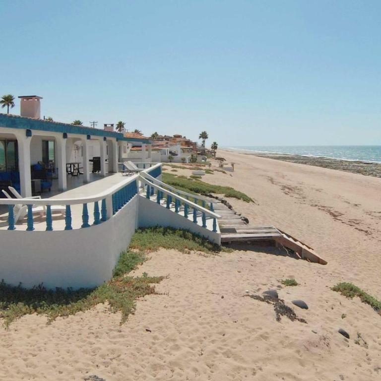 Beautiful Beachfront Home Casa de Veranos - Apartment - 25
